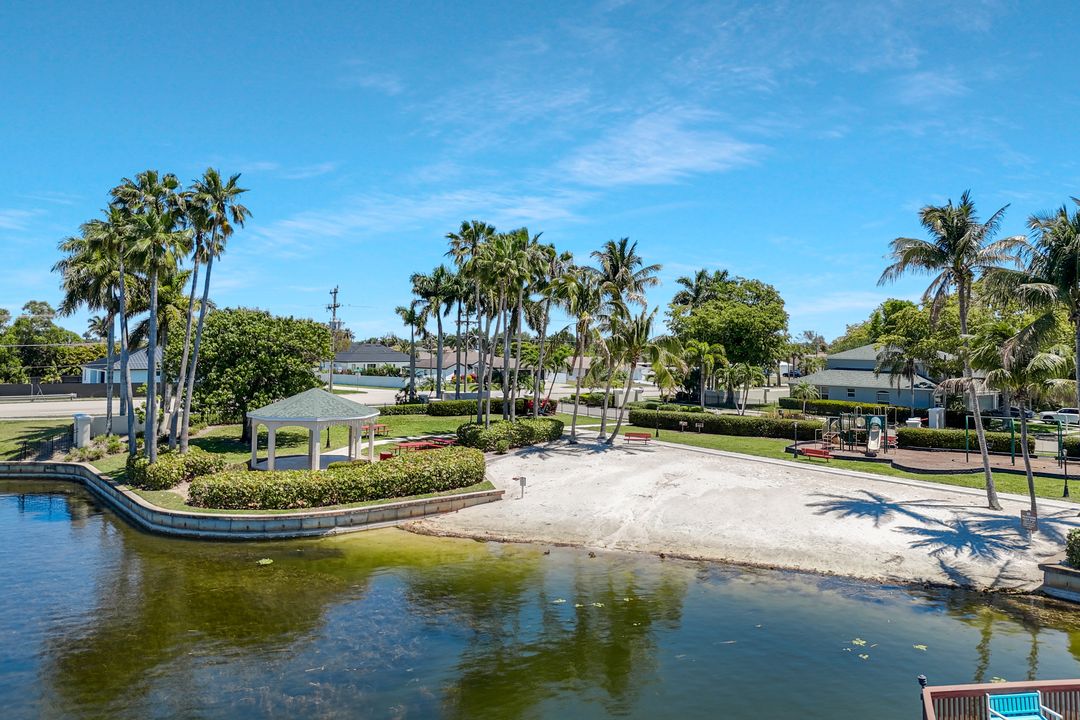 1726 Emerald Cove Cir, Cape Coral, FL 33991