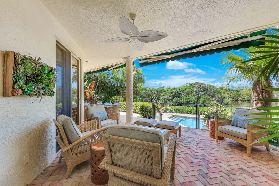 7913 Via Vecchia, Naples, FL 34108