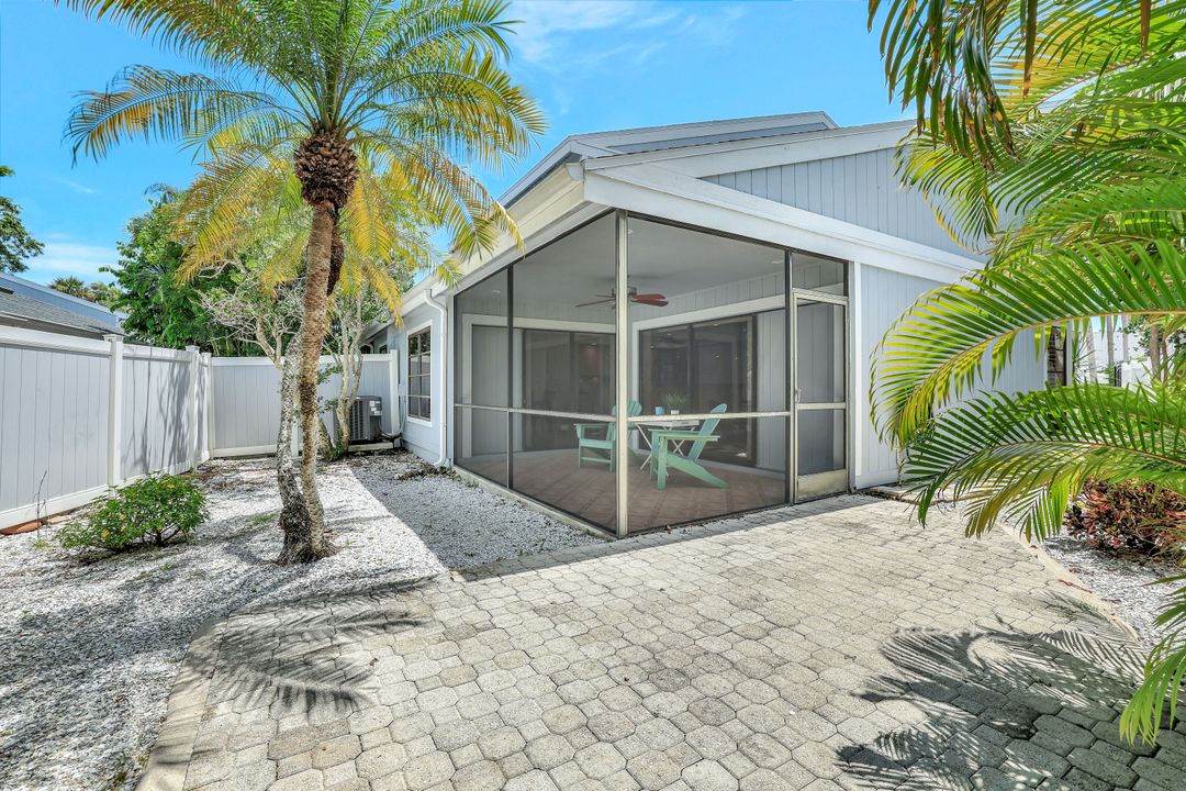 206 Woodshire Ln, Naples, FL 34105