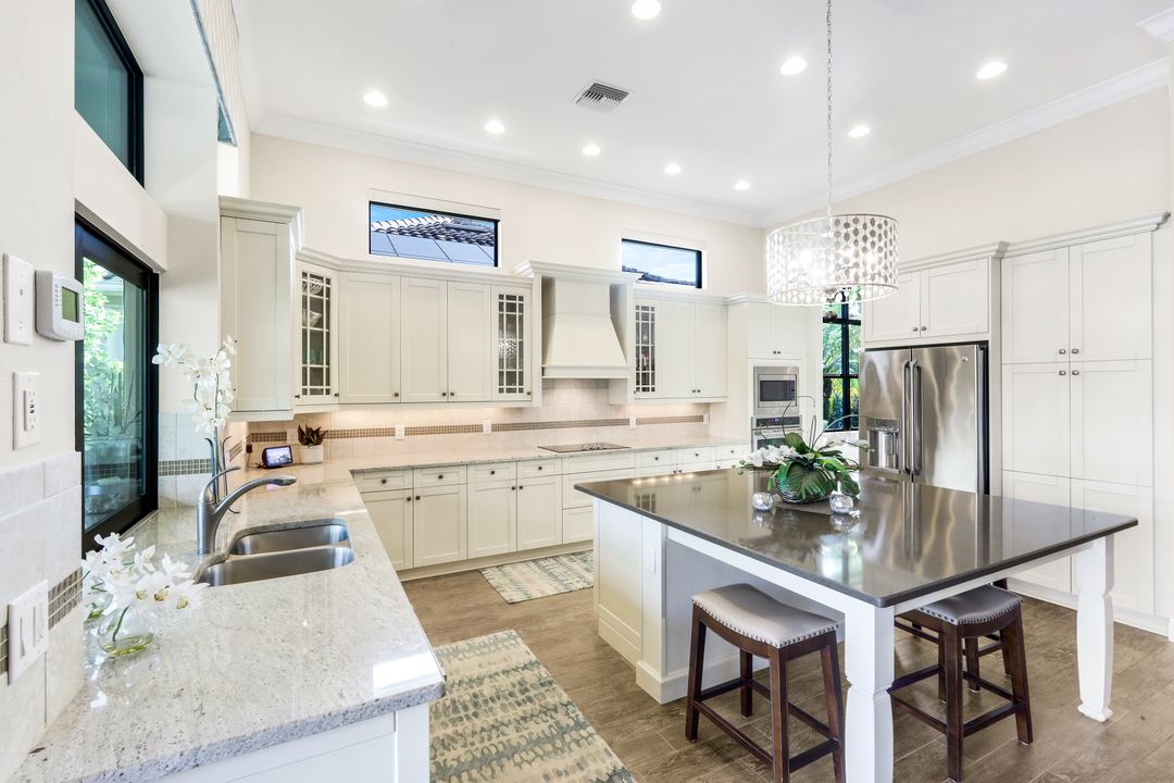 11925 Heather Woods Ct, Naples, FL 34120