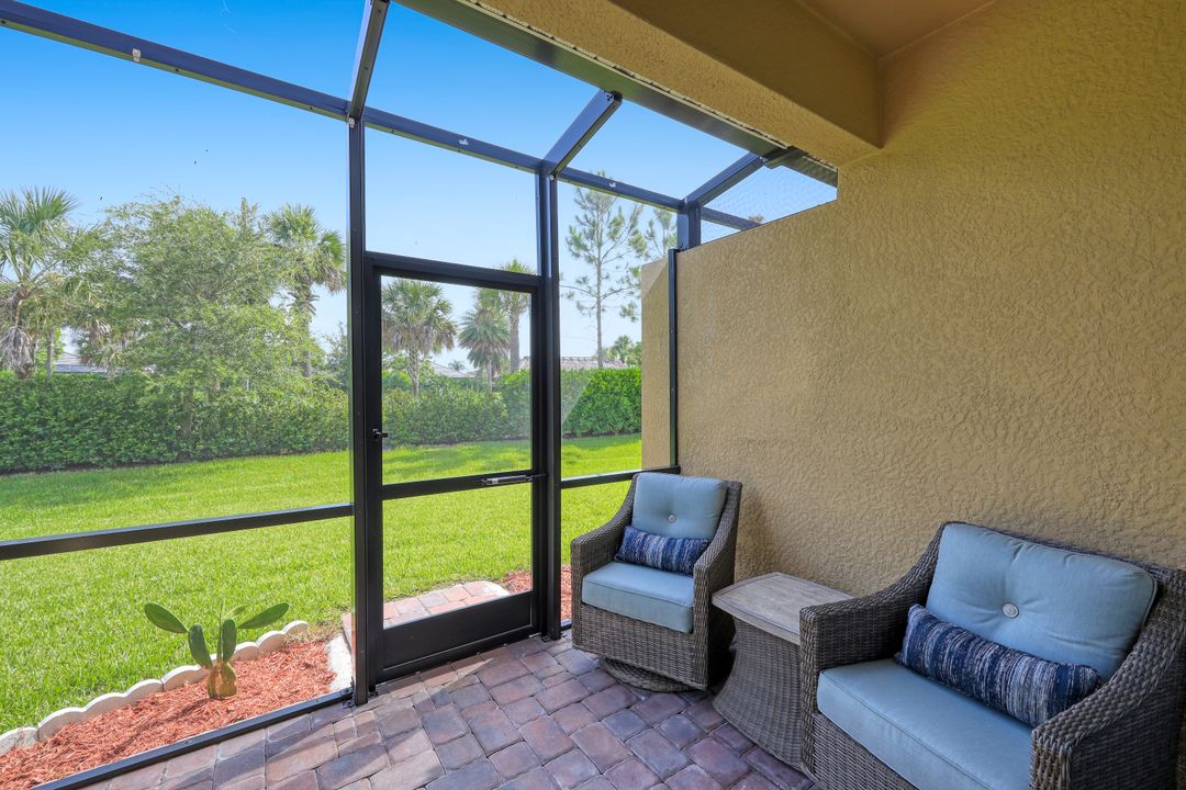 2028 Wellington St, Naples, FL 34120