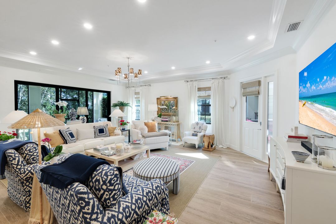 2472 Breakwater Wy #11-102, Naples, FL 34112