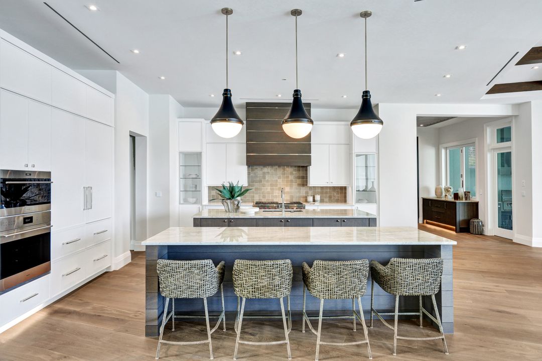 3401 Crayton Rd, Naples, FL 34102