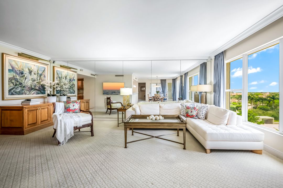 4451 Gulf Shore Blvd N #703, Naples, FL 34103