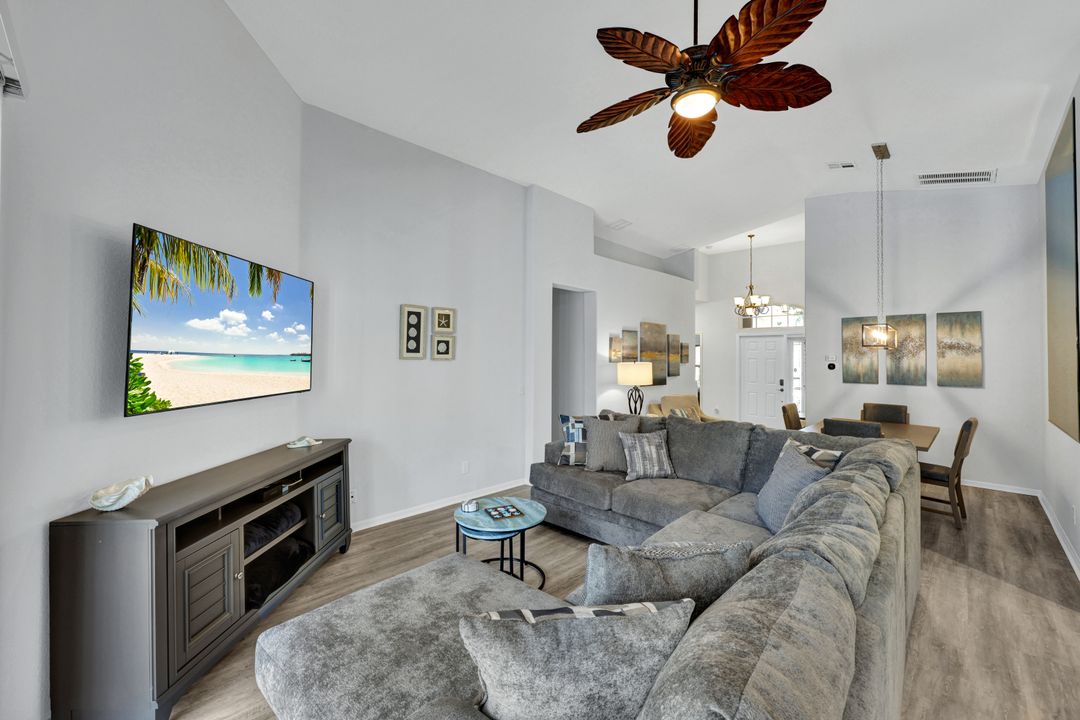 227 Glen Eagle Cir, Naples, FL 34104