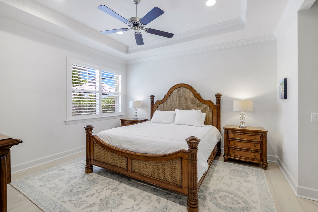 9578 Coquina Cir, Naples, FL 34120