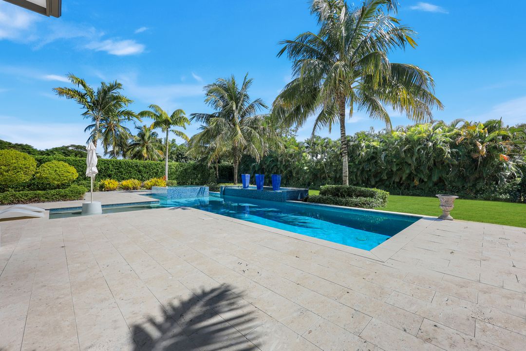 112 Hickory Rd, Naples, FL 34108