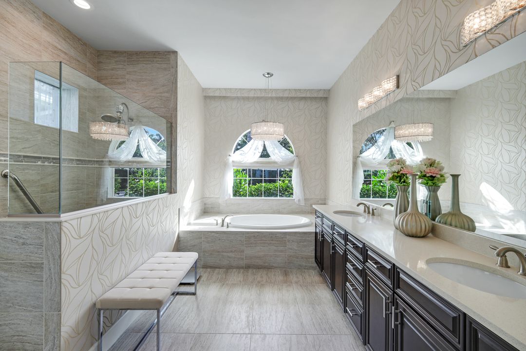 9075 Breakwater Dr, Naples, FL 34120