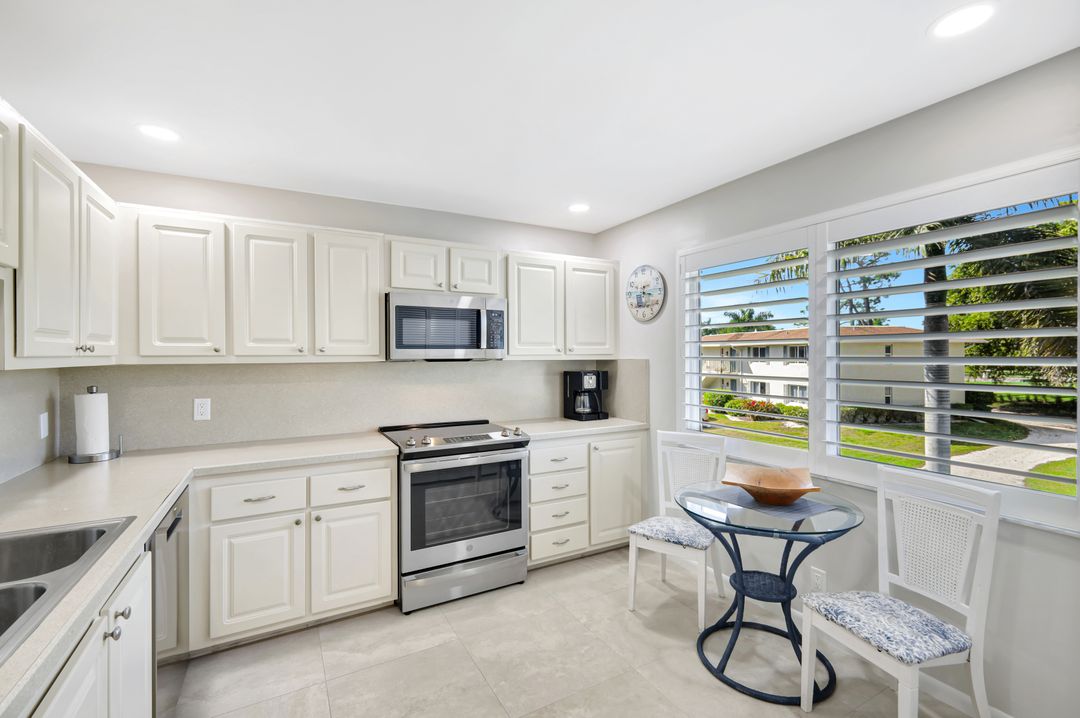 232 Memory Ln #2, Naples, FL 34112