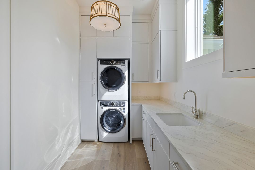 408 16th Ave S, Naples, FL 34102