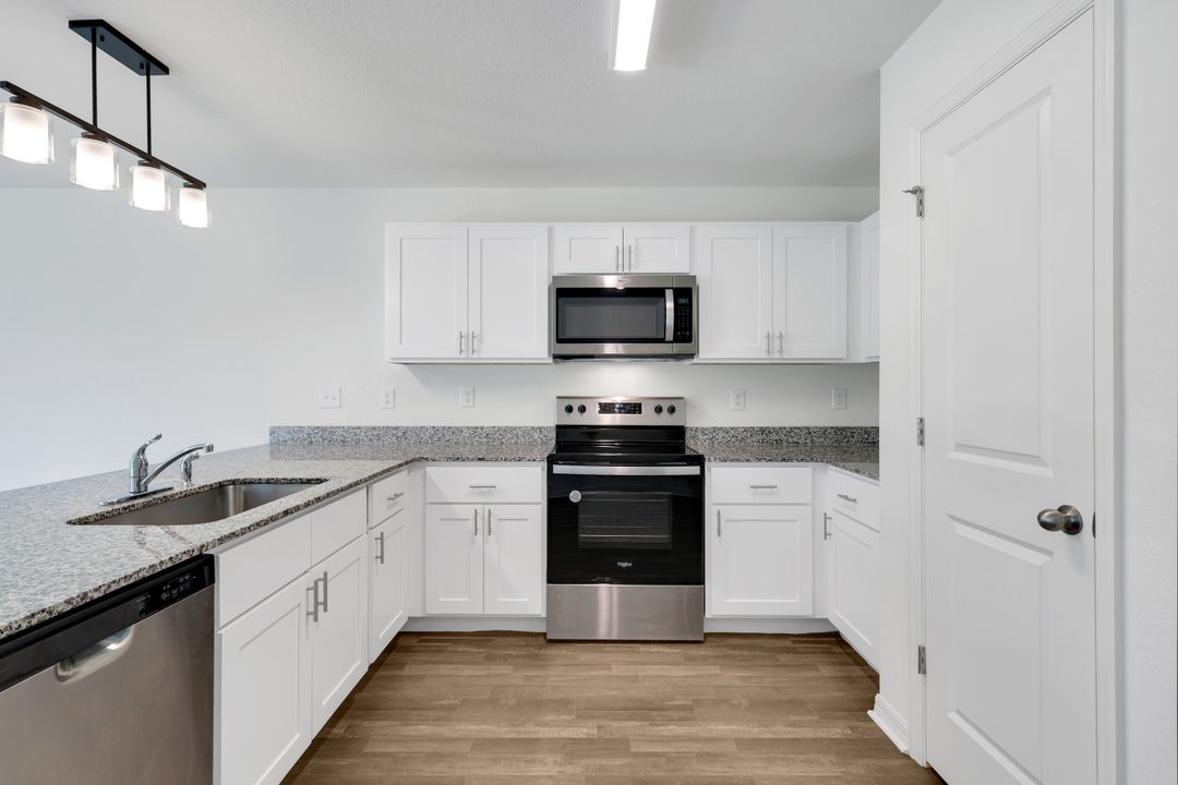 2210 SW 4th St, Cape Coral, FL 33991