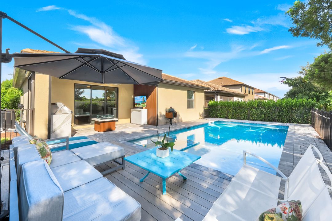 9445 Glenforest Dr, Naples, FL 34120