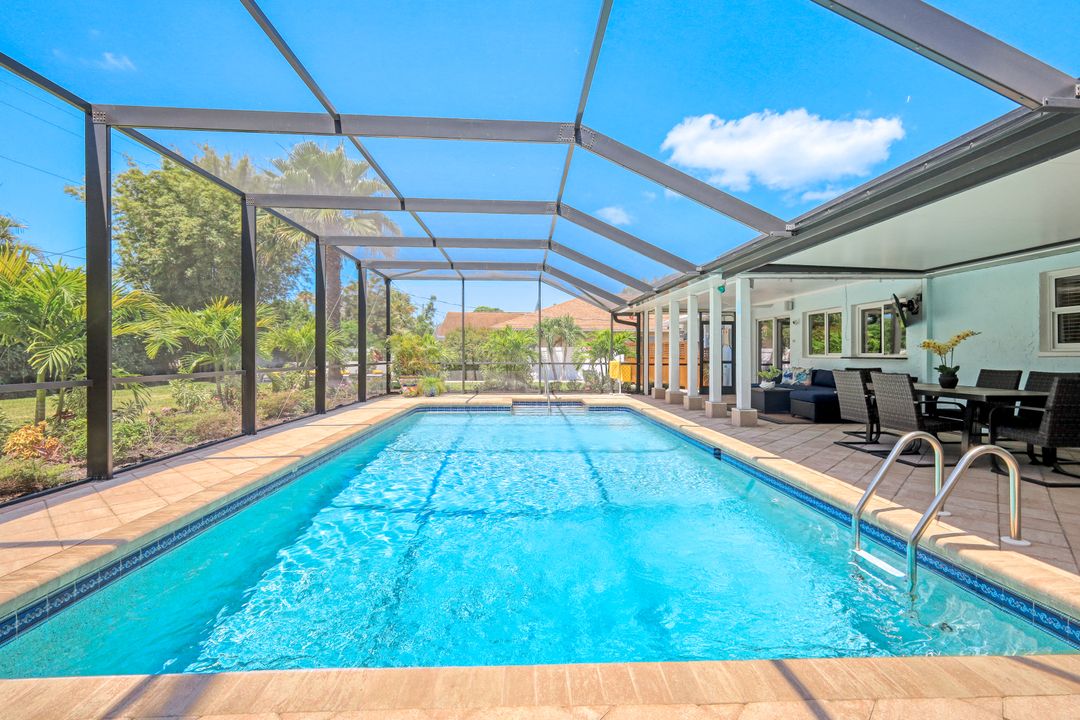 832 97th Ave N, Naples, FL 34108