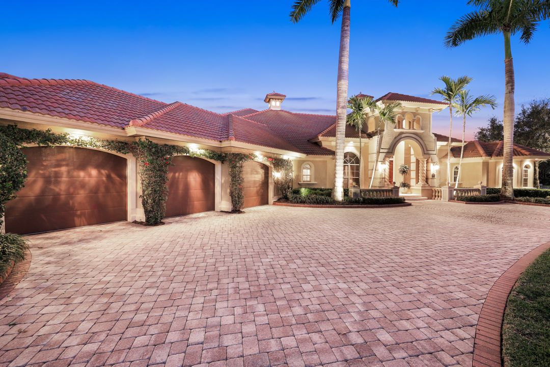 2350 Cheshire Ln, Naples, FL 34109