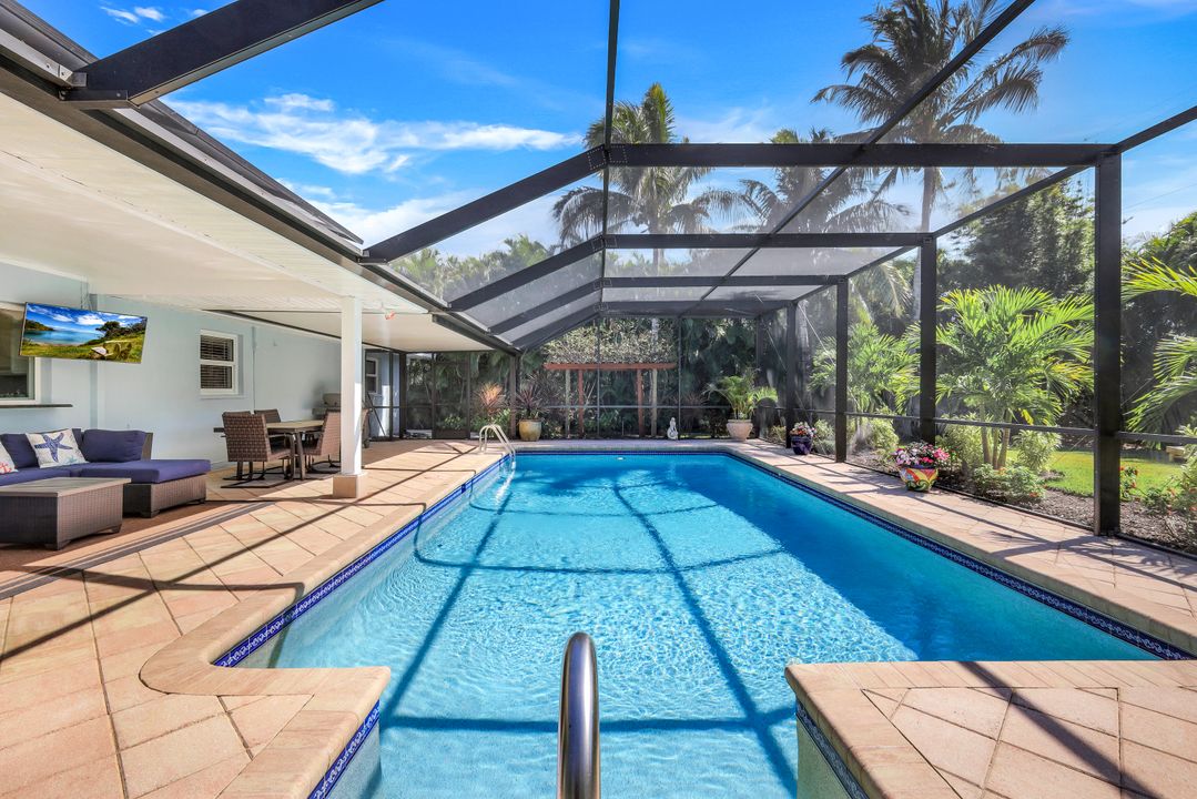 832 97th Ave N, Naples, FL 34108