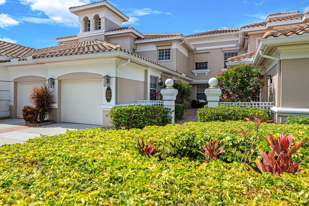 3950 Deer Crossing Ct #203, Naples, FL 34114