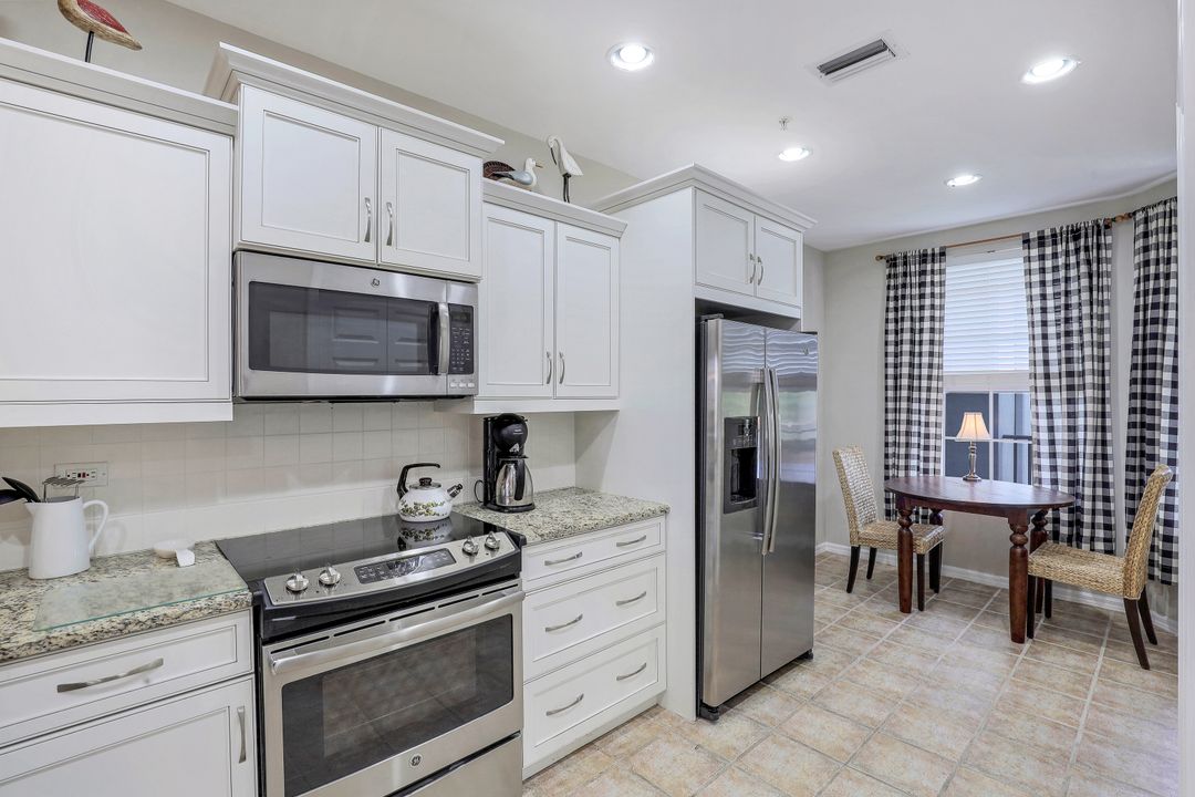 8247 Parkstone Pl #306, Naples, FL 34120