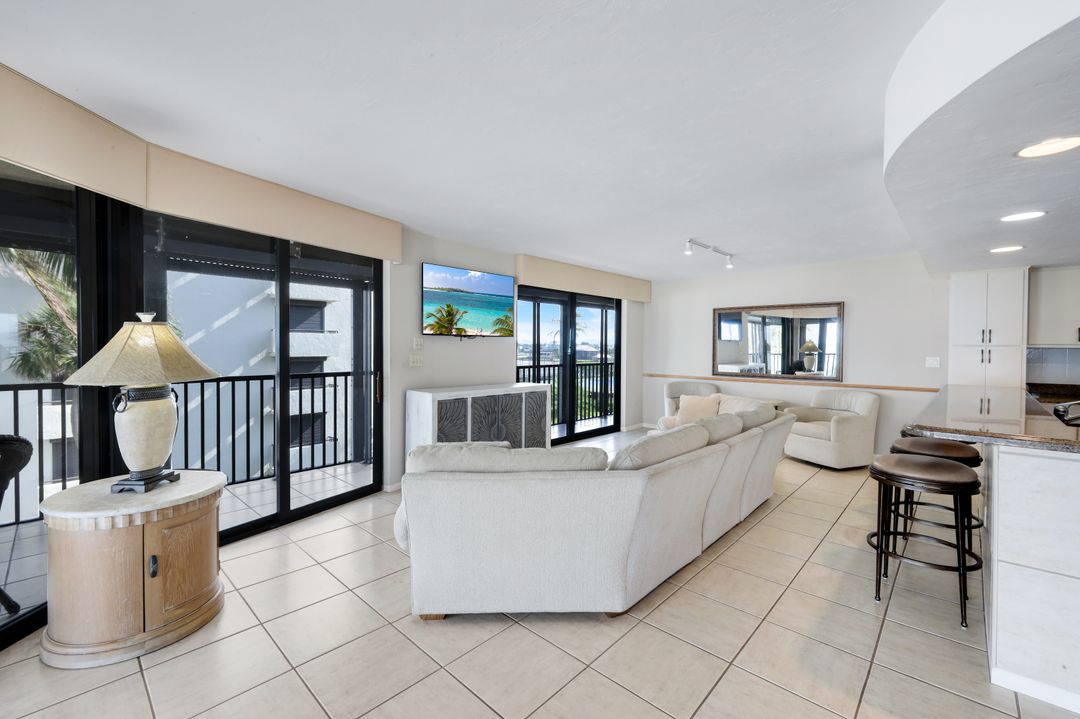 9653 Gulf Shore Dr #303, Naples, FL 34108