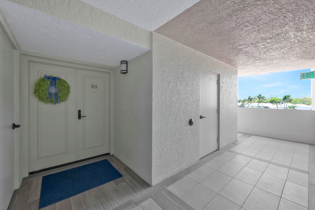6573 Marissa Loop #303, Naples, FL 34108