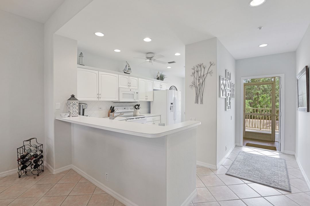 8223 Parkstone Pl #306, Naples, FL 34120