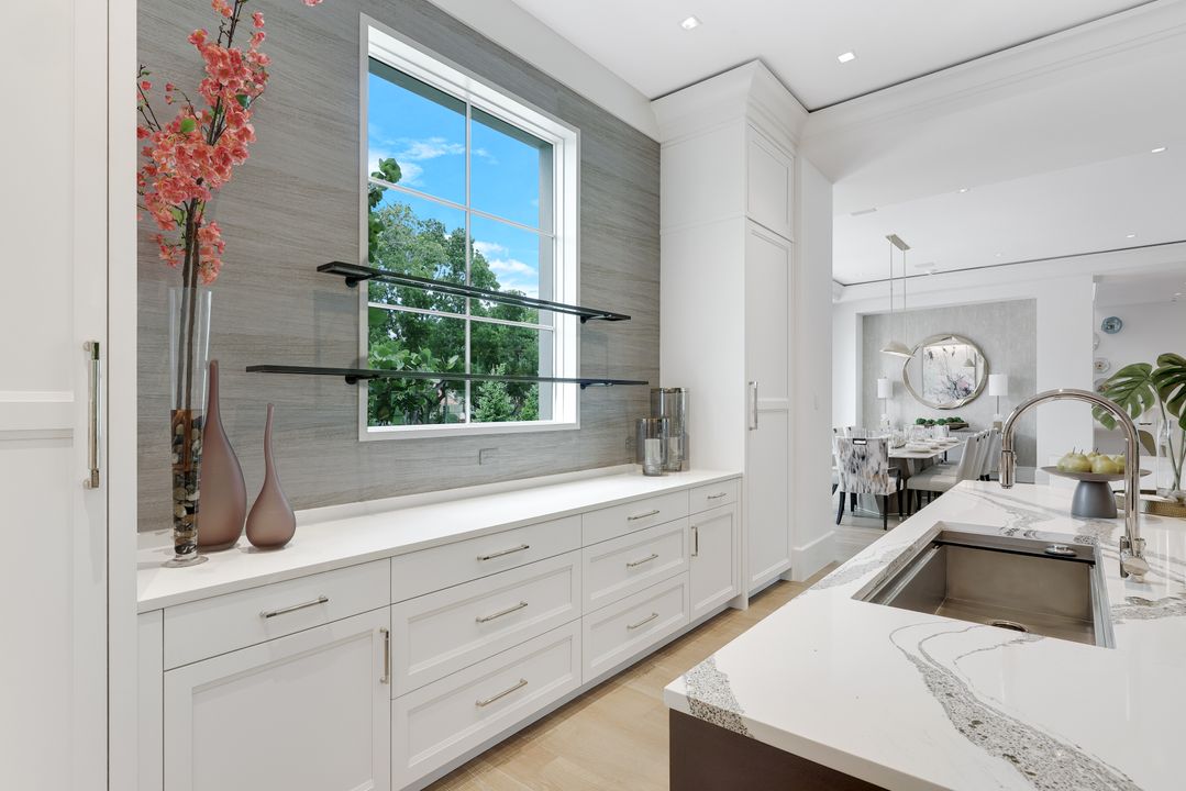 2075 Gordon Dr, Naples, FL 34102