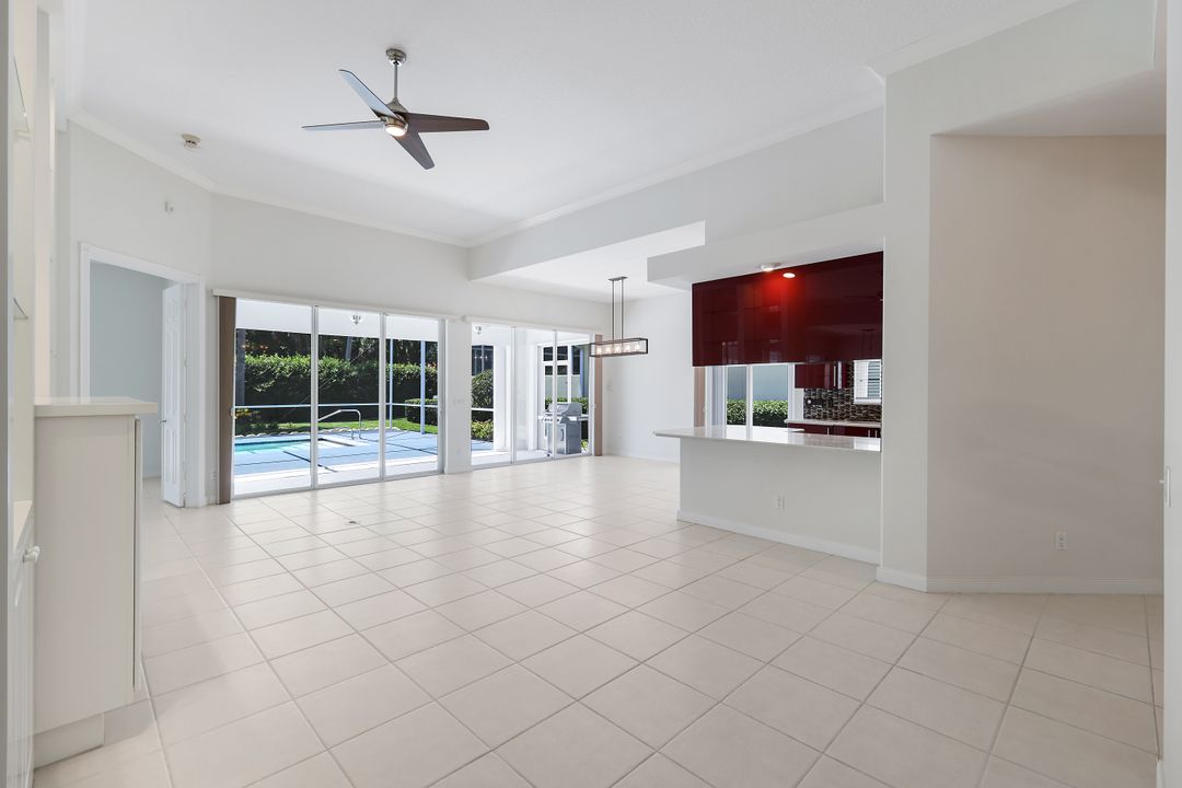 2709 Island Pond Ln, Naples, FL 34119