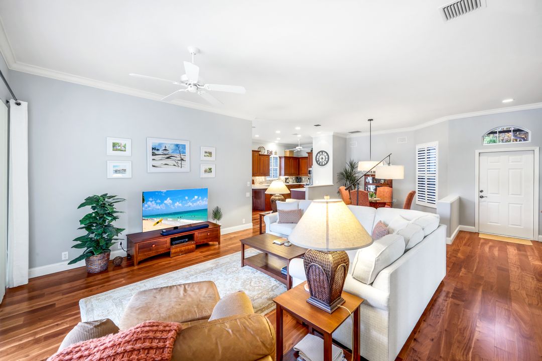 462 Preswick Ln, Naples, FL 34120