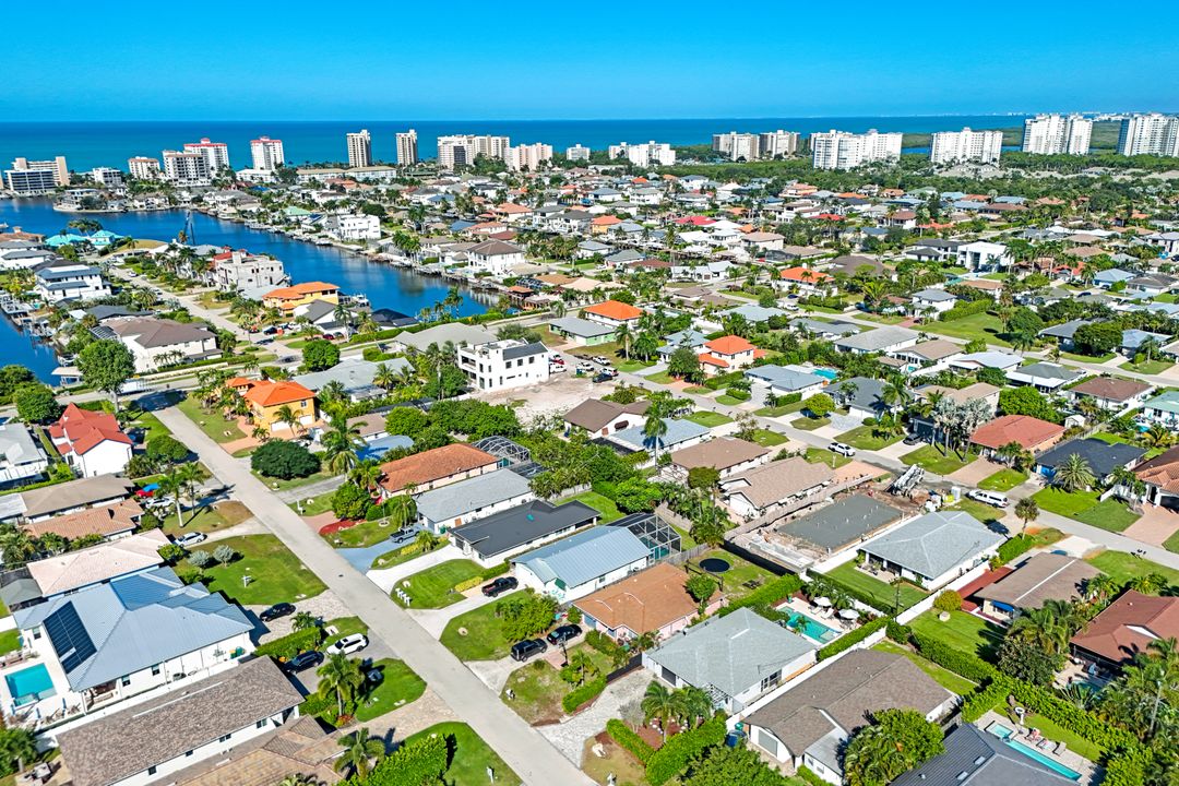 537 104th Ave N, Naples, FL 34108