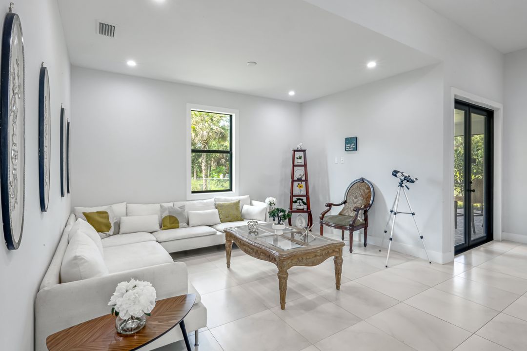 2682 4th Ave SE, Naples, FL 34117