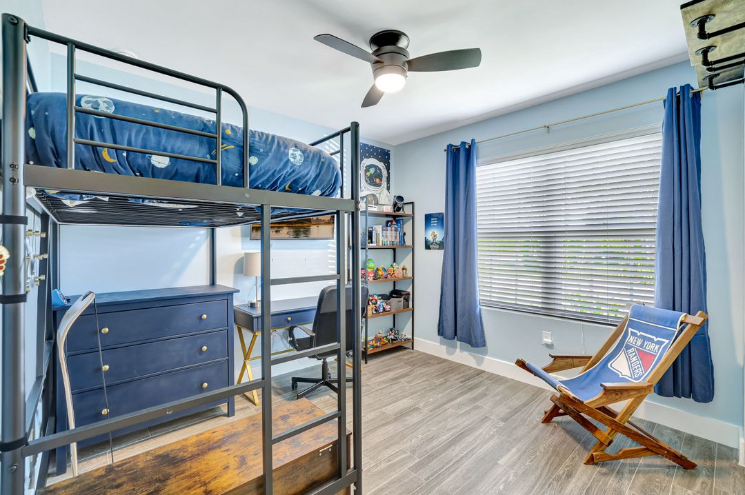 692 Hadley St E, Naples, FL 34104