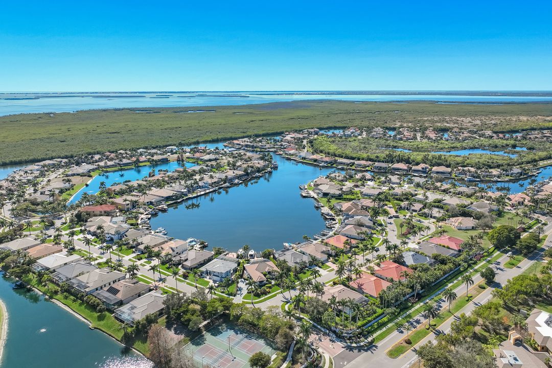 1817 Lagoon Ln, Cape Coral, FL 33914