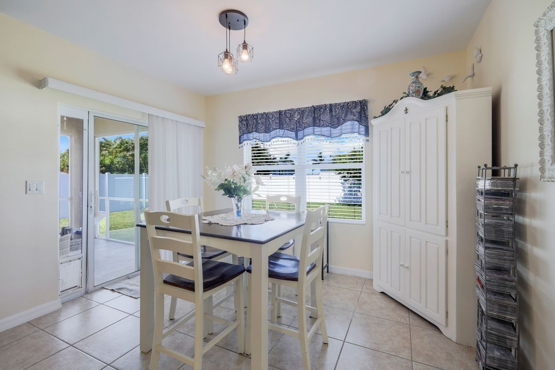 2933 SW 7th Pl, Cape Coral, FL 33914