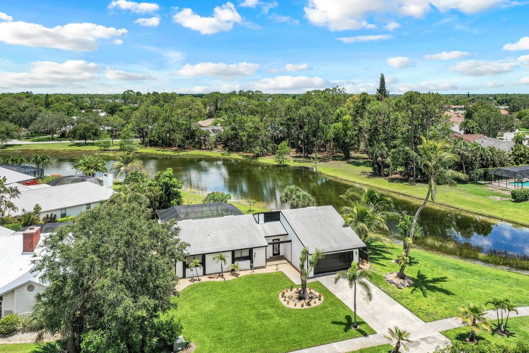 2266 Kings Lake Blvd, Naples, FL 34112