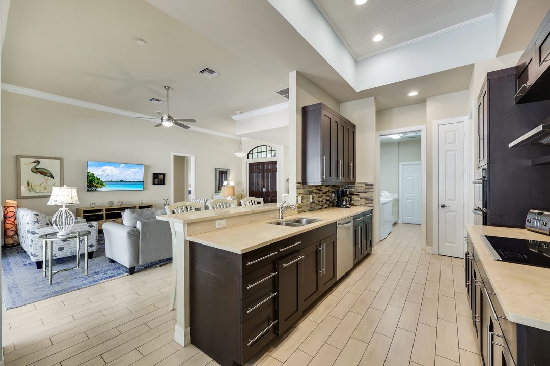 1243 Briarwood Ct, Naples, FL 34104