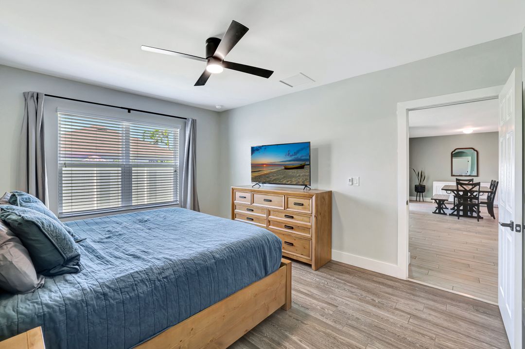 692 Hadley St E, Naples, FL 34104