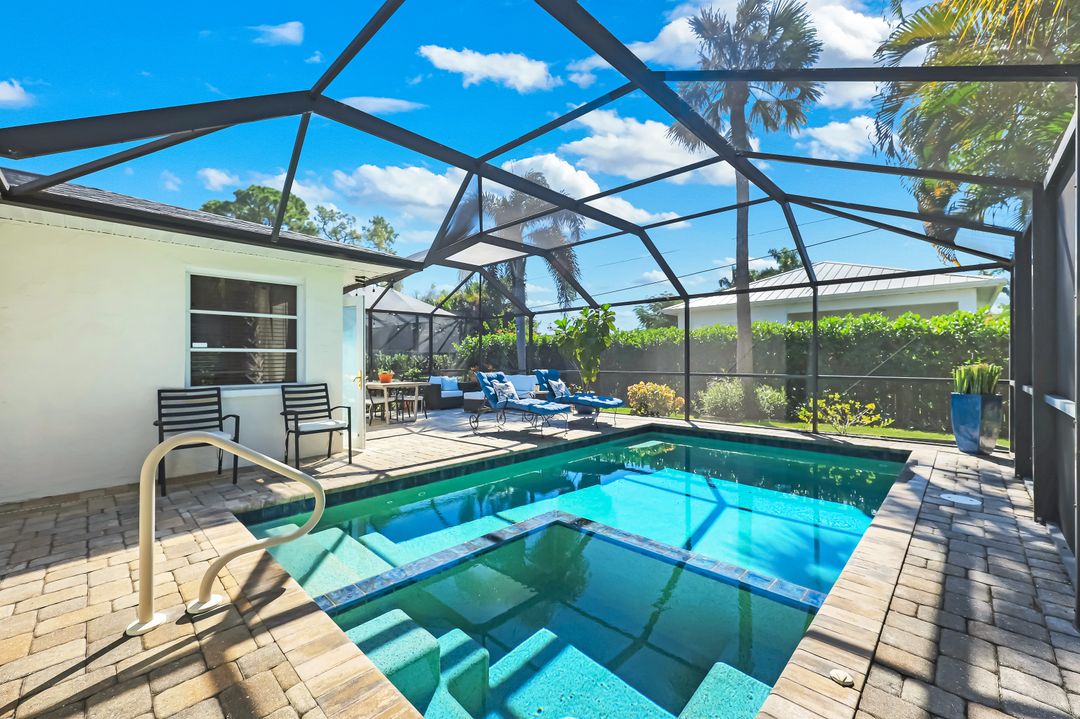 768 96th Ave N, Naples, FL 34108