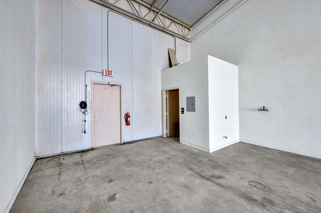 195 Basik Dr #403, Naples, FL 34114