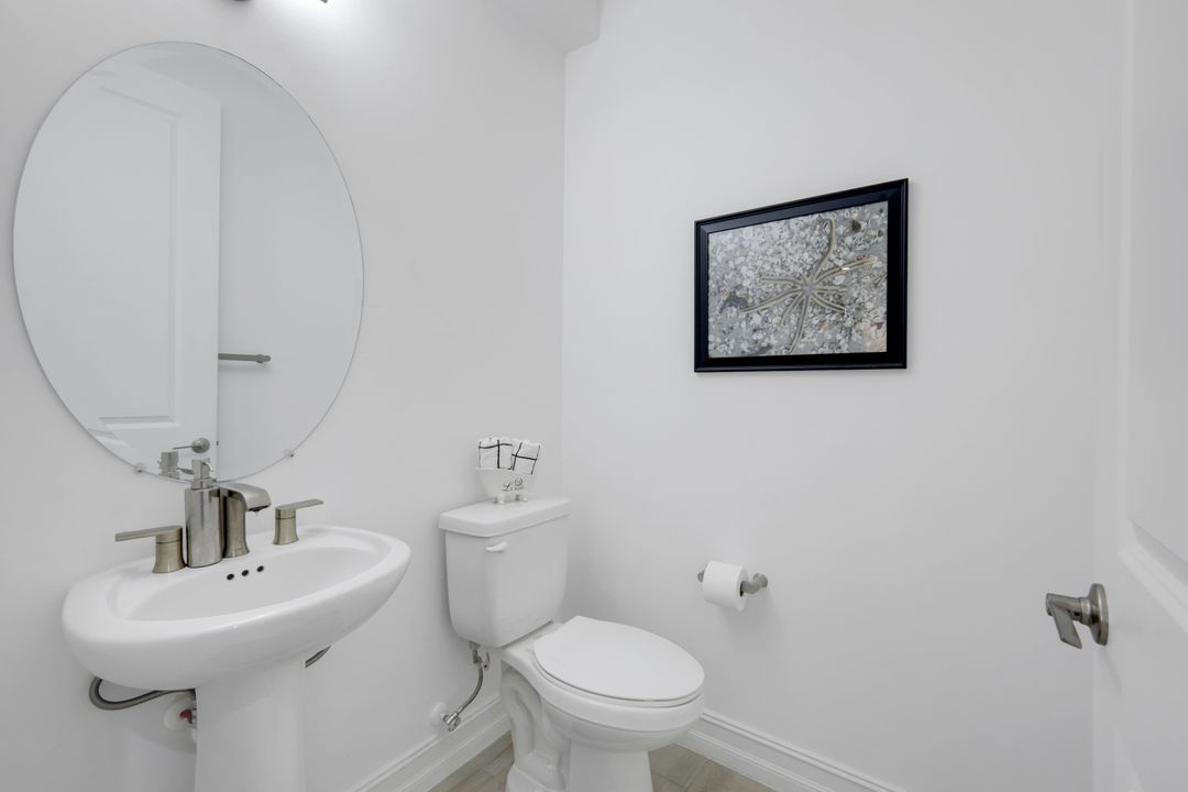 7550 Rockefeller Dr, Naples, FL 34119