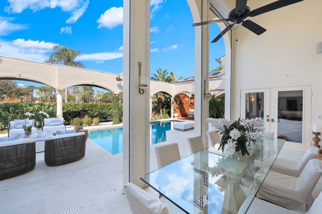 180 Edgemere Way S, Naples, FL 34105