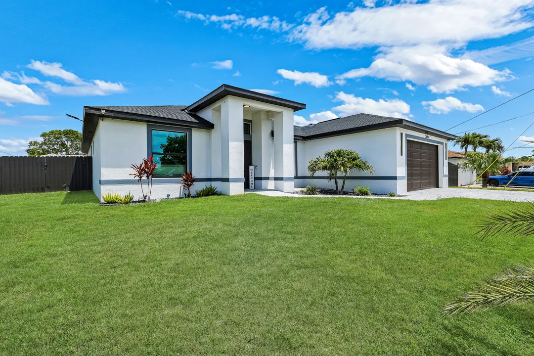 2419 Country Club Blvd, Cape Coral, FL 33990