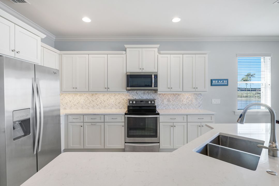 9060 Siesta Bay Dr #101, Naples, FL 34120