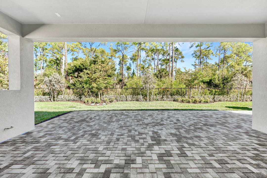 2581 Kingfisher Dr, Naples, FL 34112