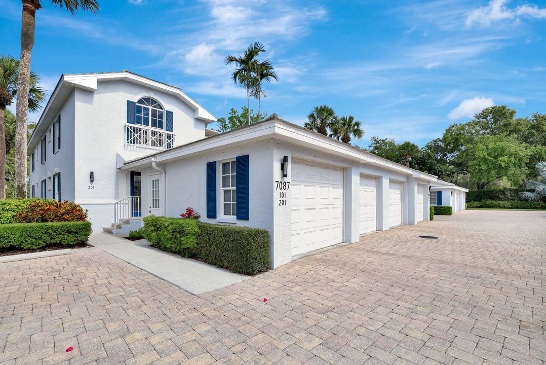 7087 Barrington Cir #101, Pelican Bay, FL 34108