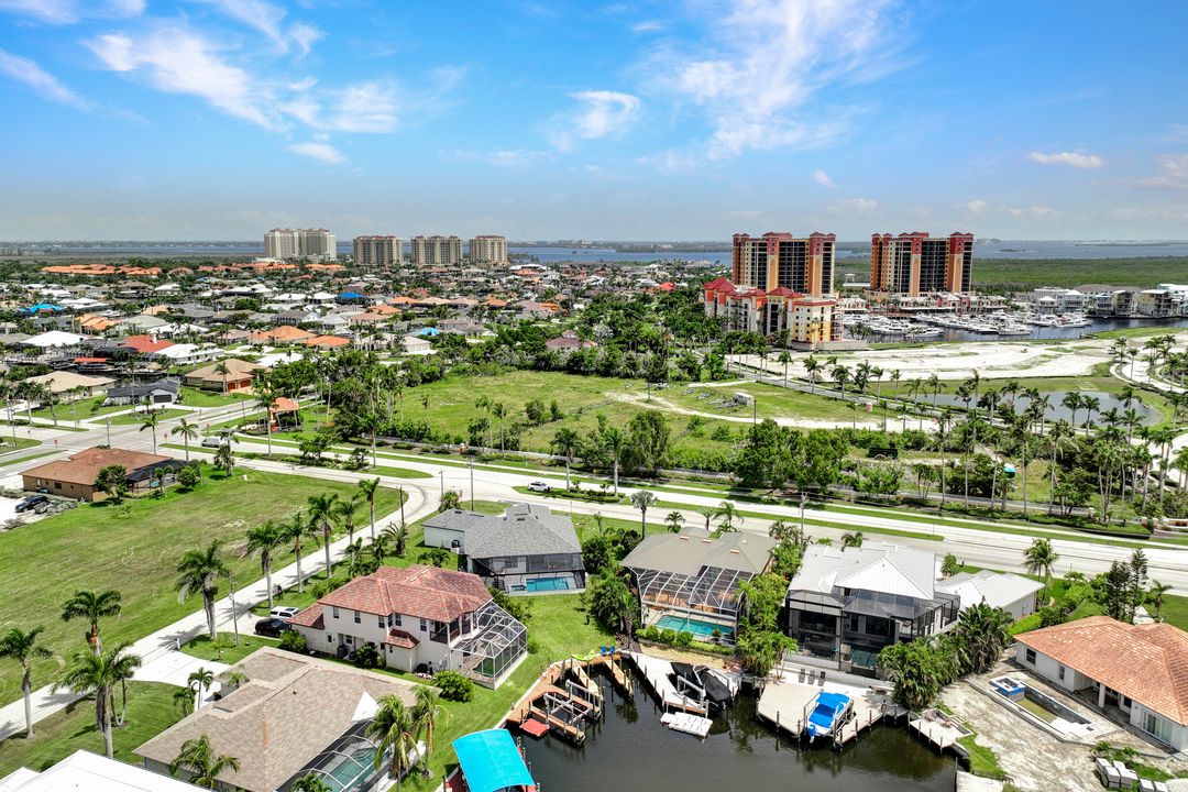 1617 El Dorado Pkwy W, Cape Coral, FL 33914