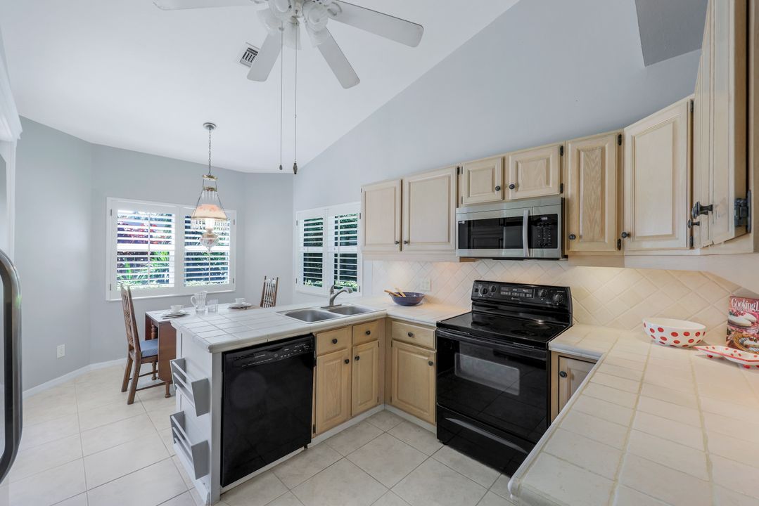 27181 Kindlewood Ln, Bonita Springs, FL 34134