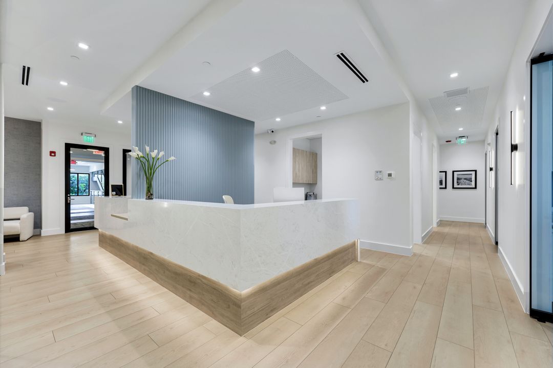 3080 Tamiami Trl E #202, Naples, FL 34112