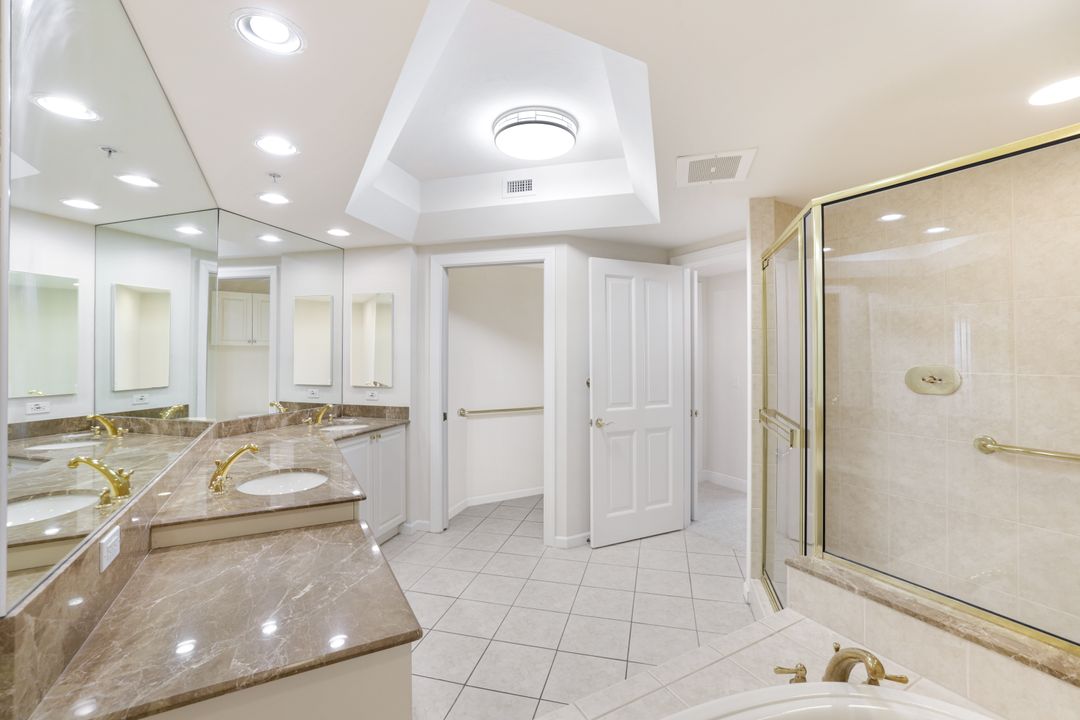 1060 Borghese Ln #1402, Naples, FL 34114