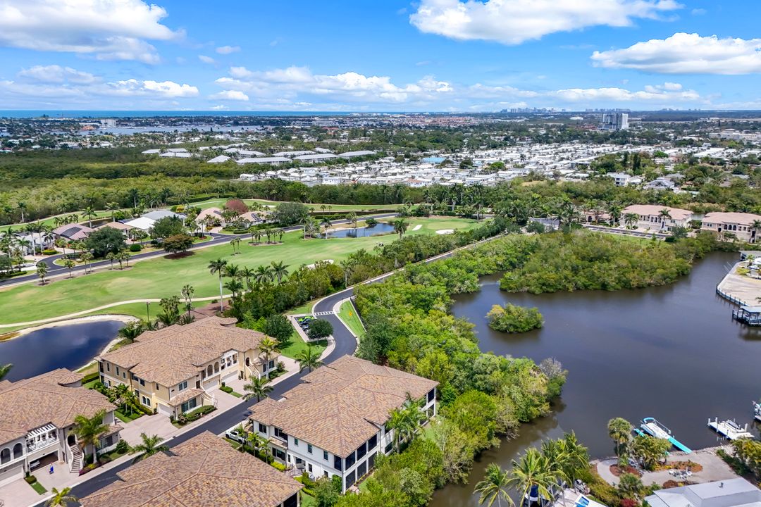 2472 Breakwater Wy #11-202, Naples, FL 34112