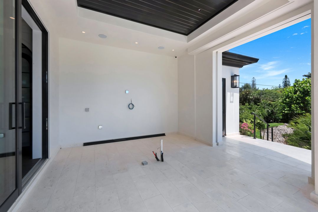 1690 Chesapeake Ave, Naples, FL 34102