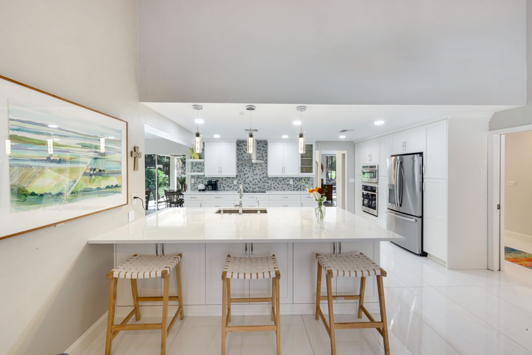 370 Edgemere Way N, Naples, FL 34105